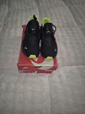 Puma Kids' Black and Neon Green Athletic Sneakers